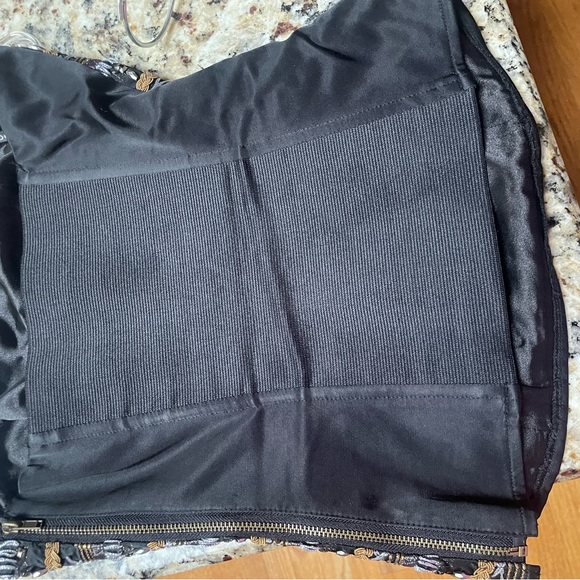 XXS BEBE strapless beautifully embroidered top - Picture 7 of 7